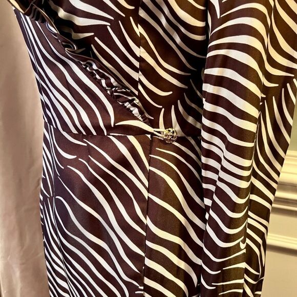 EUC Elizabeth McKay Silk Ruffle Neck L/S Brown White Zebra Wrap Dress Size 2 - Picture 3 of 4